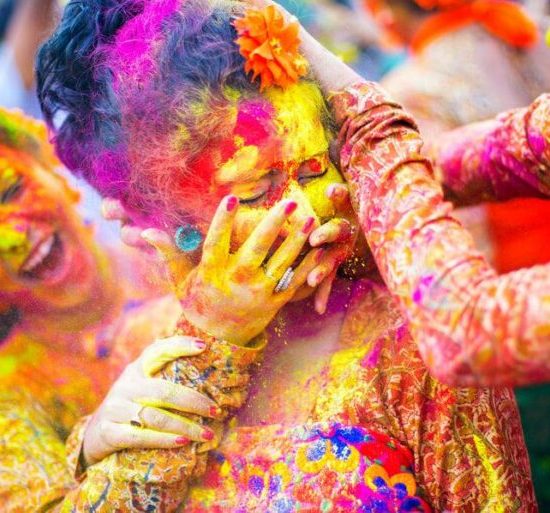 यसवर्षको होली घर कम्पाउन्डभित्रै खेल्नुपर्ने, दल र उम्मेदवारको टिसर्ट लगाउन नपाइने