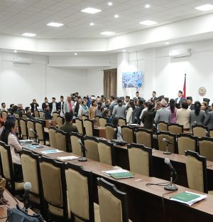 प्रतिनिधिसभामा विपक्षीको अवरोध, वेल घेराउका बीच संसद् सुचारु