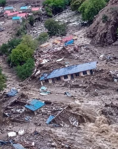 अचानकको असिना पानी र पहिरोले हुम्लामा विद्यालय नै पुर्याे