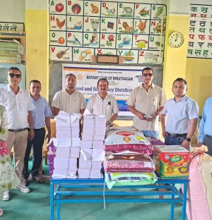रोटरी क्लब अफ विराटनगरद्वारा विद्यार्थीलाई खाद्यान्न तथा स्टेशनरी सामग्री वितरण