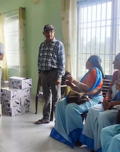 विराटनगर ५का स्वास्थ्य स्वयंसेविकाहरुलाई प्रेसर कुकर र काँसको थाल वितरण