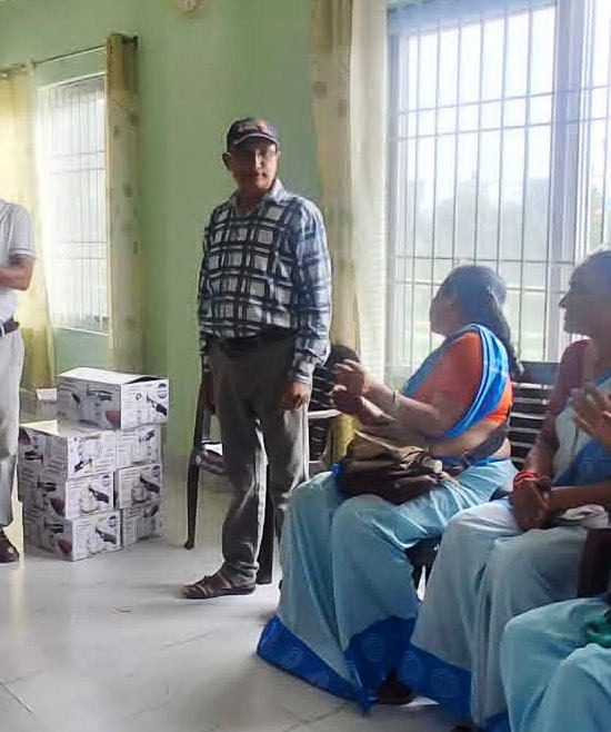 विराटनगर ५का स्वास्थ्य स्वयंसेविकाहरुलाई प्रेसर कुकर र काँसको थाल वितरण