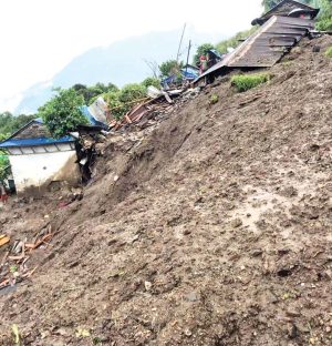 अविरल वर्षापछि संखुवासभा र ताप्लेजुङमा पहिरो–बाढीको कहर