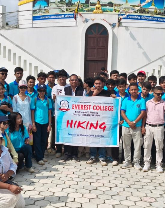 एभरेष्ट स्कूलको राजारानी हाइकिङ: प्रकृति र एकताको पाठशाला