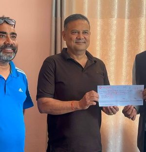 रसुवा बाढीपीडितकालागि युवा व्यवसायी मनोज चौहानद्वारा पाँचलाख ५० हजार सहयोग