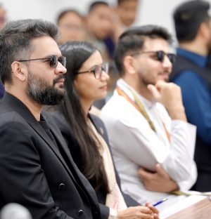 प्रधानमन्त्री बालेन कालो चस्मामै संसद्‌मा उपस्थित हुने, स्वास्थ्य रिपोर्ट संसद्मा