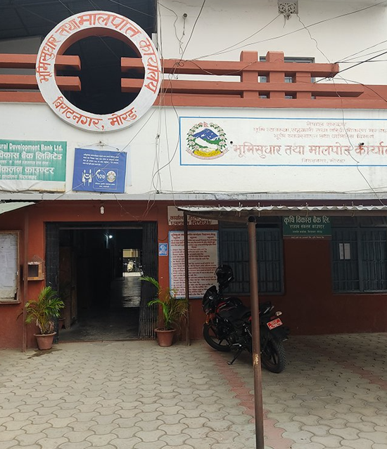 विराटनगर मालपोत कार्यालय अगाडि भेटिएको नवजात शिशुको उद्धार