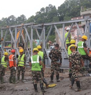 भोटेकोशी बाढीपछि देवीघाटमा ६० मिटर लामो ‘एक्रो ब्रिज’ निर्माण