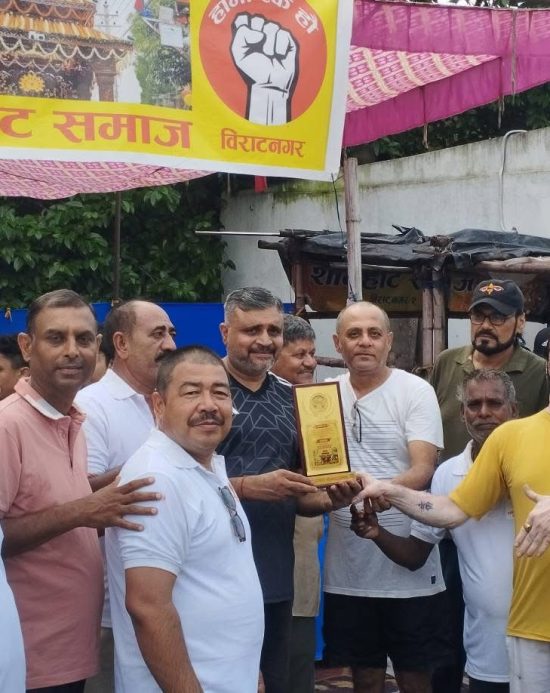 रथयात्रामा प्रसाद वितरण लगत्तै सरसफाई गर्ने शनिहाट समाज महानगरद्वारा सम्मानित