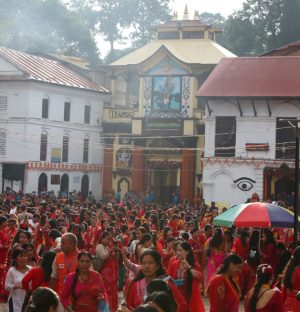 आज हरितालिका तीज, पशुपति क्षेत्रमा बिहानैदेखि व्रतालुको लाम